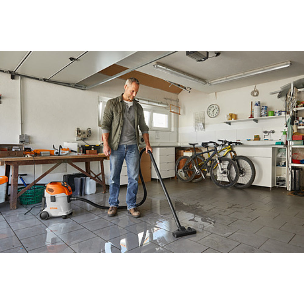 SE 33 Vacuum Cleaner Wet and dry vacuum cleaners with blowing function for domestic areas