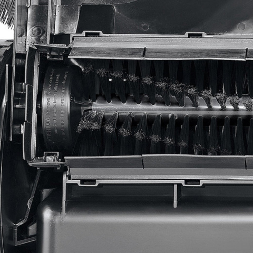 KG 770 Manual sweeping machine for use in large areas