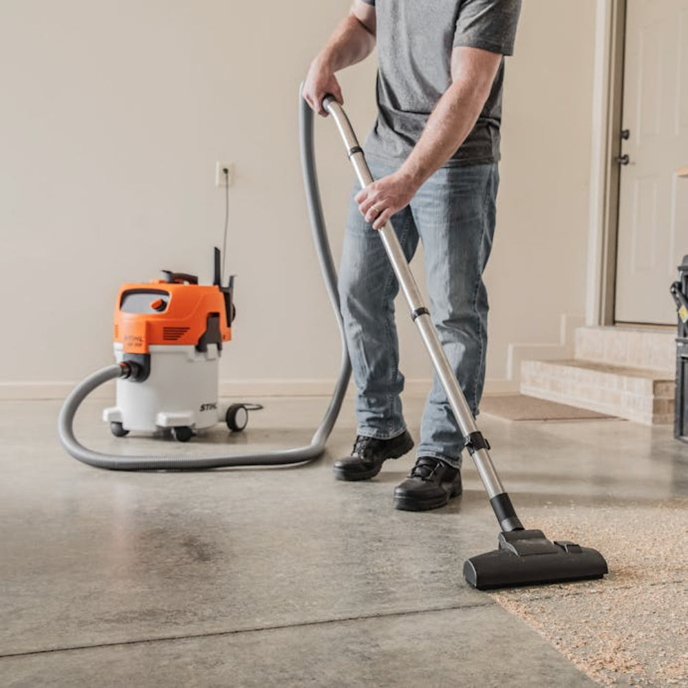 SE 122 electric wet and dry vacuum cleaner