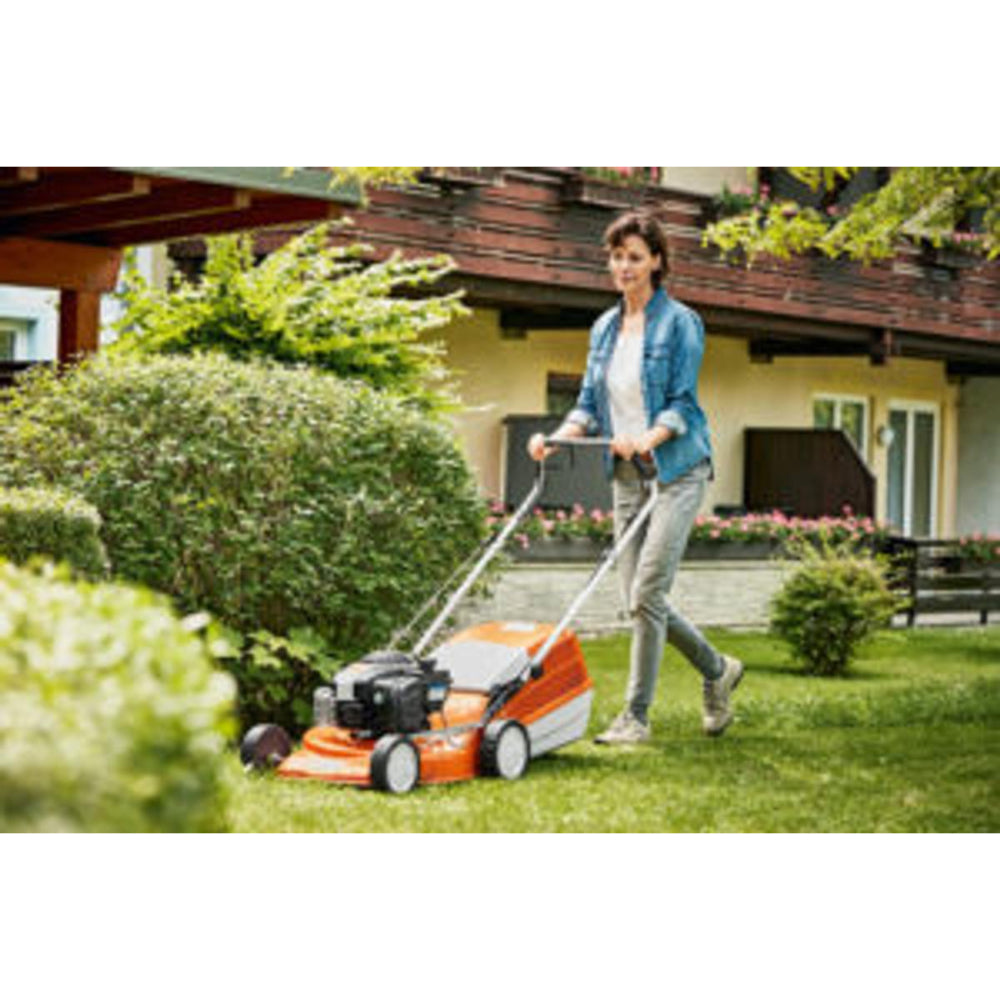 STHIL RM 253T Petrol Lawn Mower: for medium to large lawns