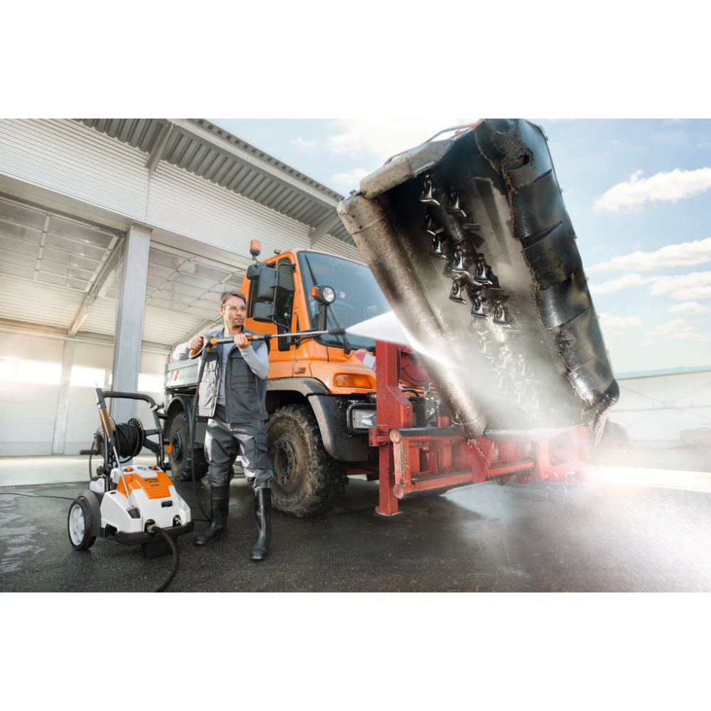 RE 462 PLUS Powerful 250 bar-high pressure cleaner