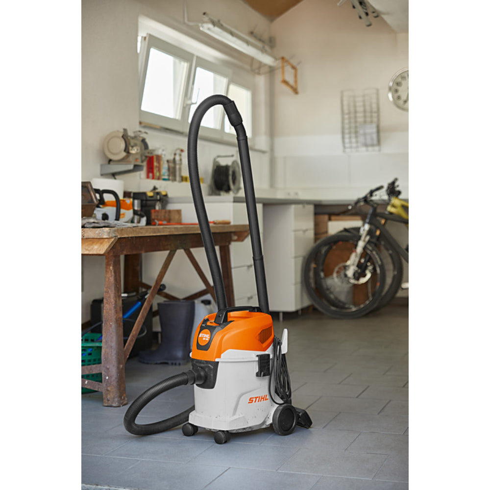 SE 33 Vacuum Cleaner Wet and dry vacuum cleaners with blowing function for domestic areas