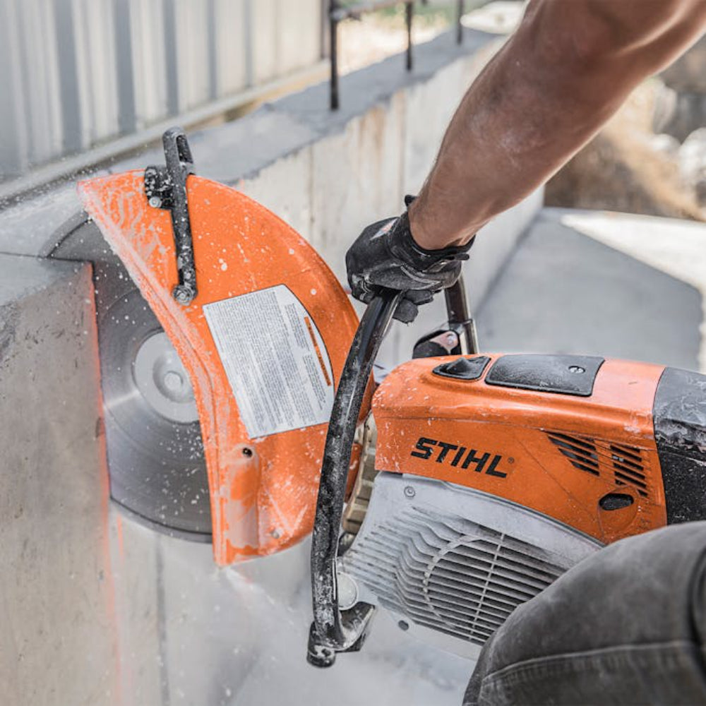 STIHL TS 800 petrol cut-off machine: for challenging work with large cutting depth