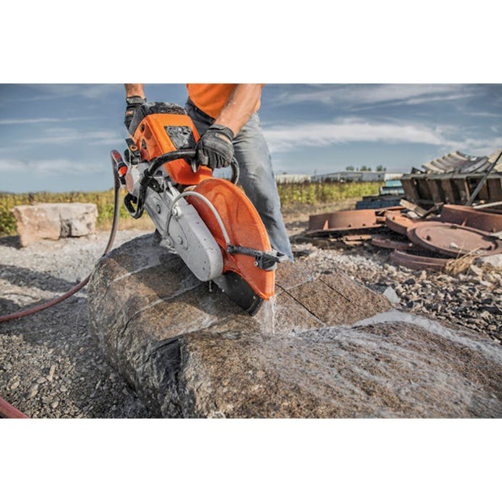 STIHL TS 800 petrol cut-off machine: for challenging work with large cutting depth