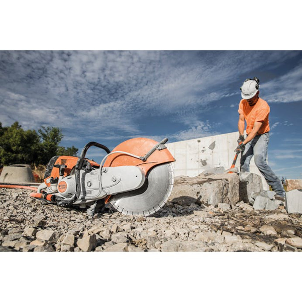 STIHL TS 800 petrol cut-off machine: for challenging work with large cutting depth