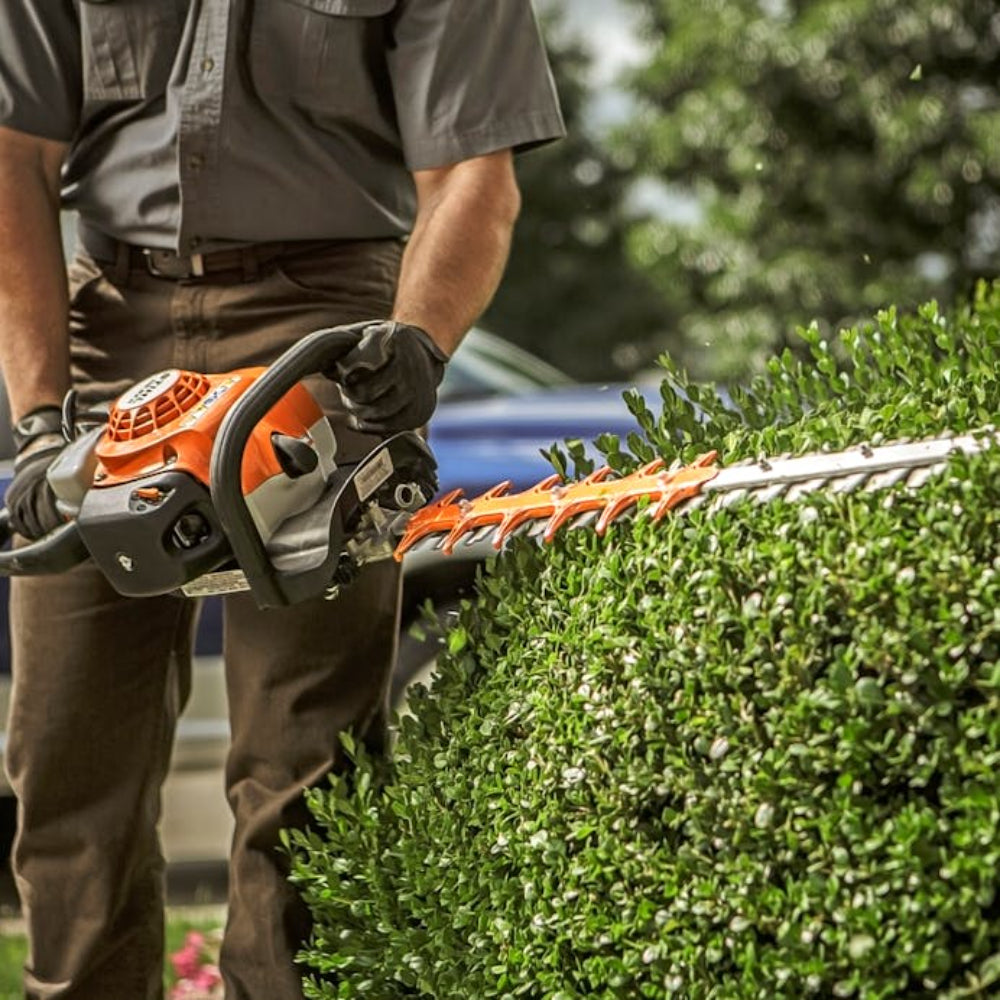 STIHL HS 82 R Petrol Hedge Trimmer – 24″ Double‑Sided Blade, Rear Swivel Handle